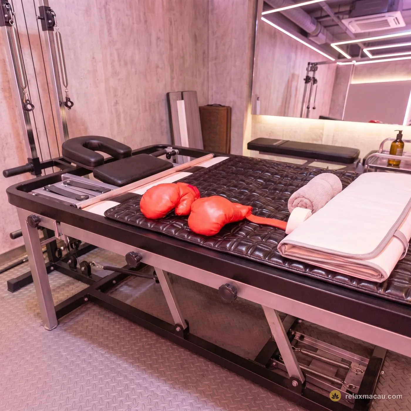 Majesty Spa gym-boxing themed room
