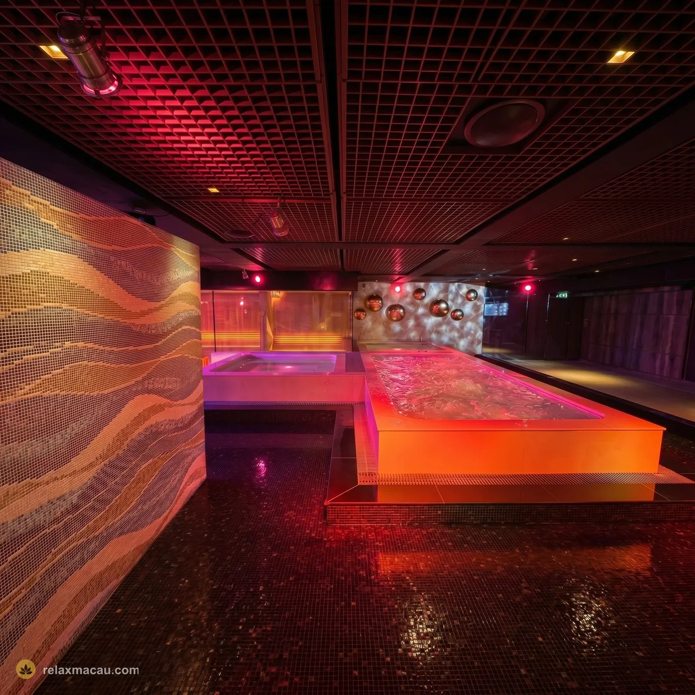 Victoria Sauna mosaic jacuzzi pool